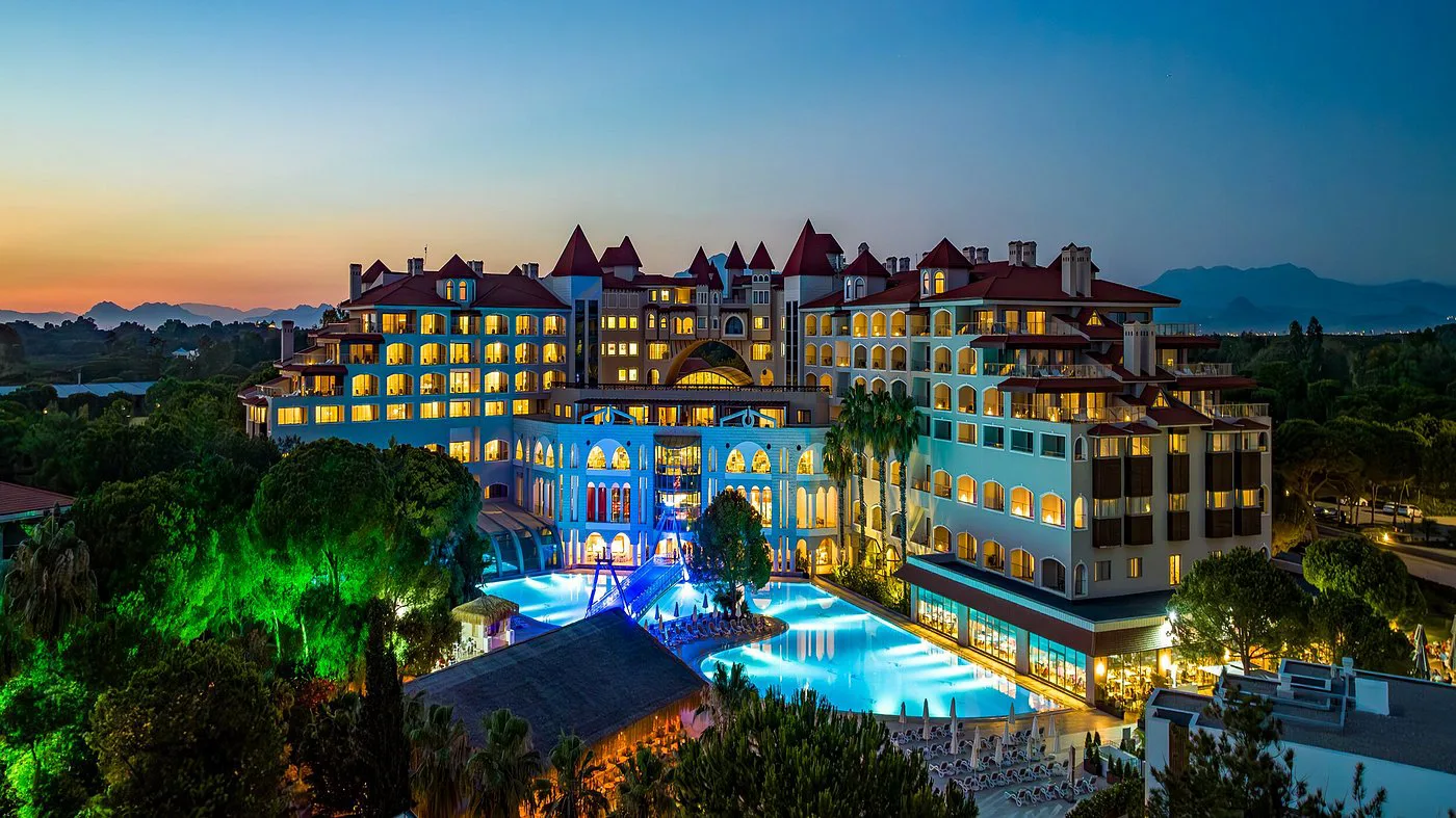 Sirene Belek Hotel’de Konaklamalı Padel Kampı Sirene Belek Hotel’de Konaklamalı Padel Kampı